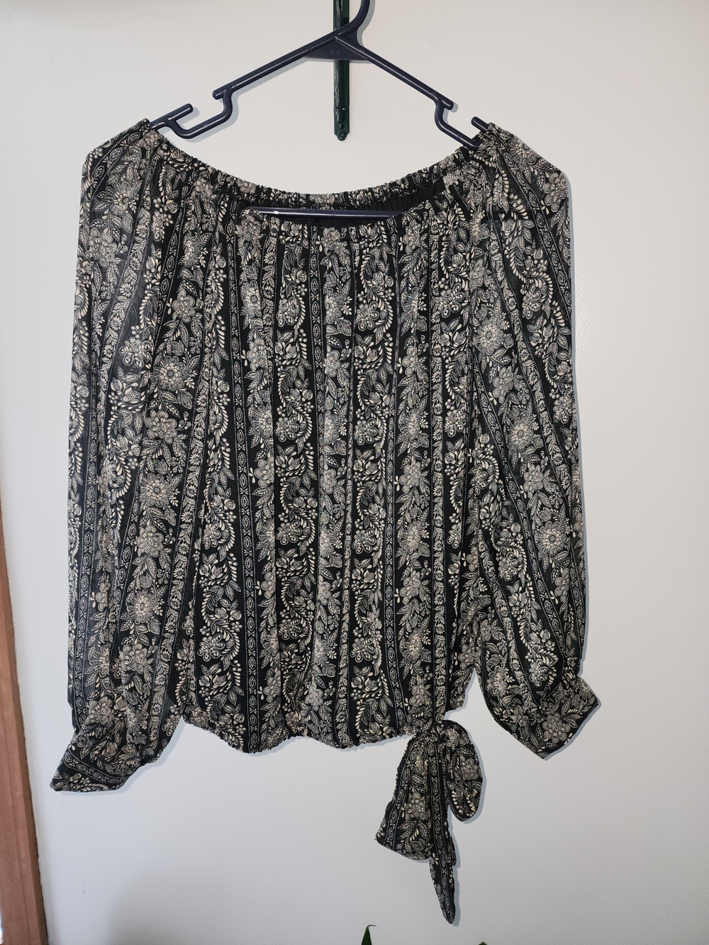 CeCe Black and Cream Floral Off-Shoulder Tie-Hem Blouse